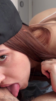 Raw POV amatorskie obciąganie i ssanie piłki przez ruda Big Booty Girl