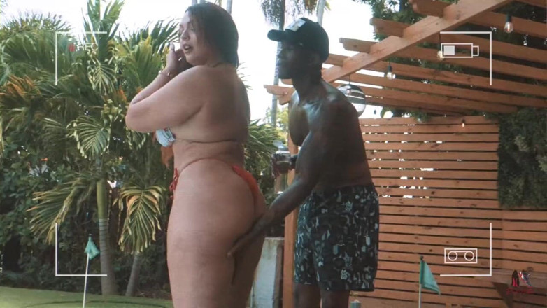 Red bottom productions: Istri hot berubah jadi liar vol. 1