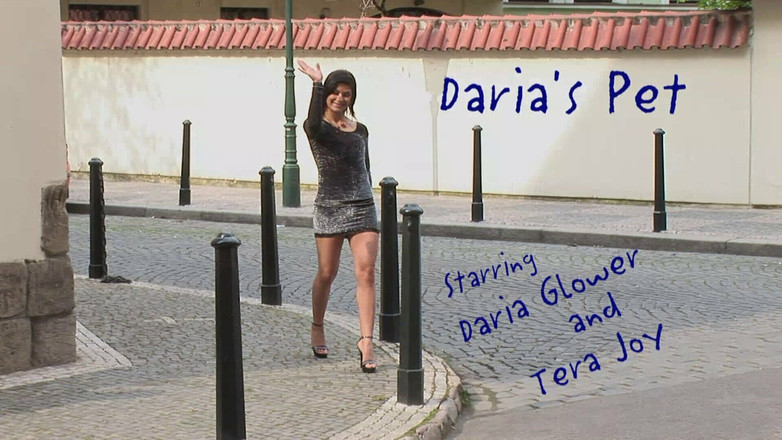 Alfacontent World: Daria Glower和她的性感奴隶玩耍