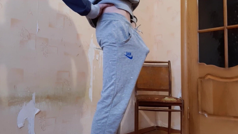 AlexRusFun: Builder rips his pants and jerks off his big cock