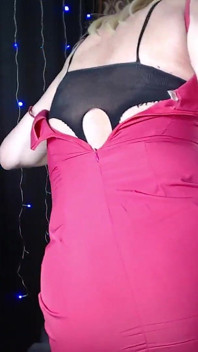 Crossdresser Maminsynek Dziwka W Czerwonej Sukience Tańczy