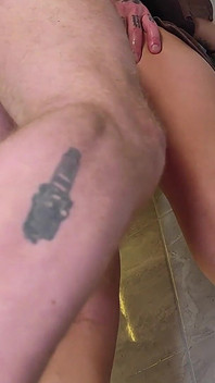 Böyle sert bir ilişkiden sonra, üvey kız kardeşim yatağa gidemeyecek!