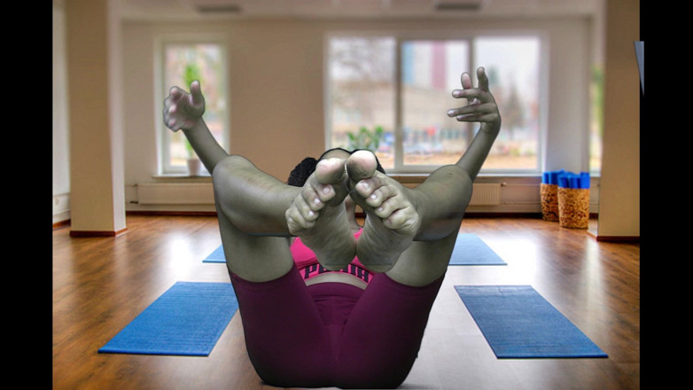 Mya Mula Goddess: Menyembah kaki yoga yang berpeluh kotor