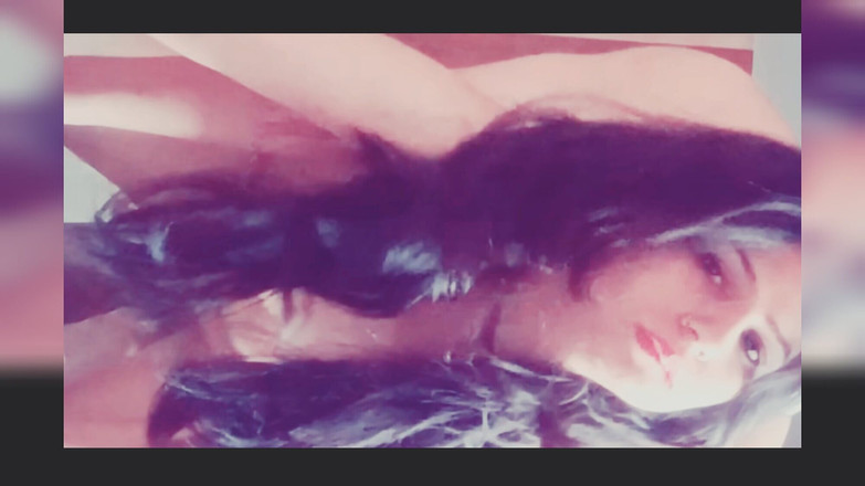 Hot Sis: Latika zezadu a vezme velkého ptáka