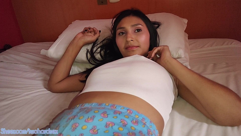 Teen sex 66: 愤怒的继妹被性交并在上面射精