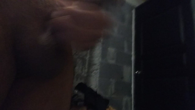 AlexAlejandro13: Pervers în baie