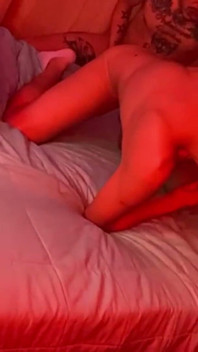Sexe sans préservatif avec mon voisin vénézuélien à nu en train de baiser le Latino passif à la peau douce