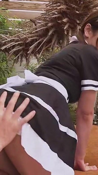 Miss mucama da mamada a dos chicos a la vez