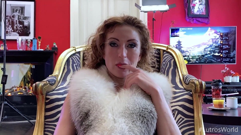 Lutros World: Něčí macecha POV MILF hluboké kouření CIM - Julia North