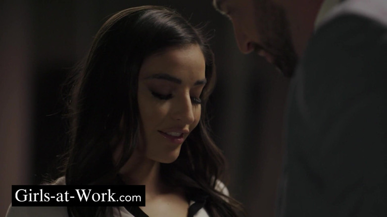 Girls At Work: Emily Willis, niejednoznaczna sekretarka