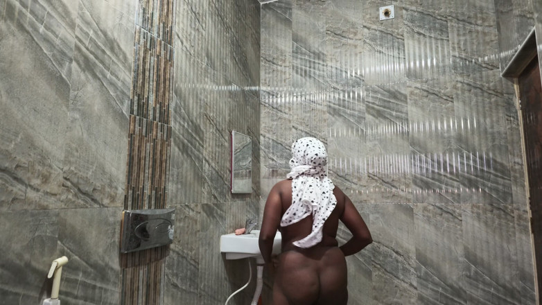 Tamil malkova: Yaşlı üvey baba baştan çıkarıyor