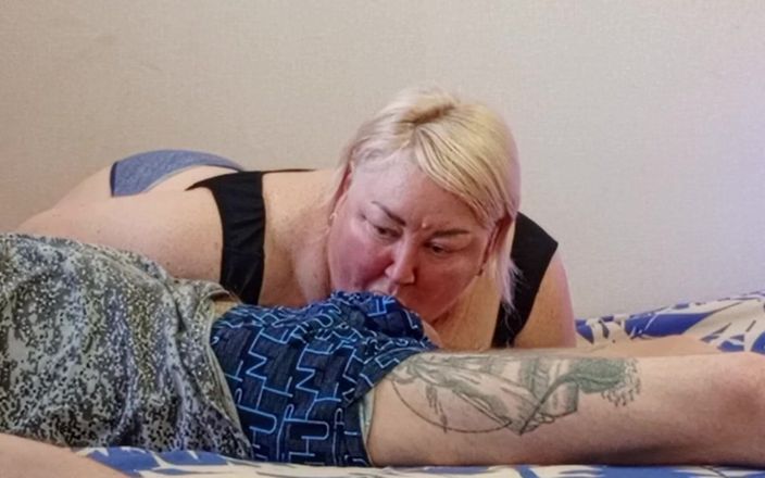 Zona901: Madrastra chupa mi polla hasta que me corro en su...