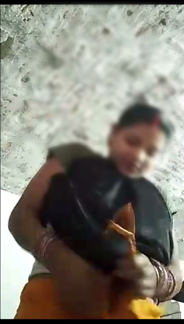 Raani16: Fată cu țâțe mari desi din satul indian