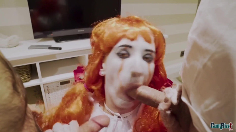 Cumbizz: Holländsk Halloween -tonåring sväljer varje sperma belastning