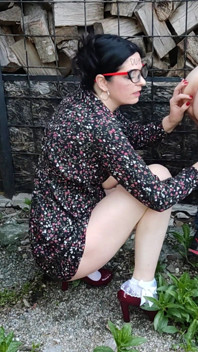 Weelderige Brunette Doet Gekke Likken