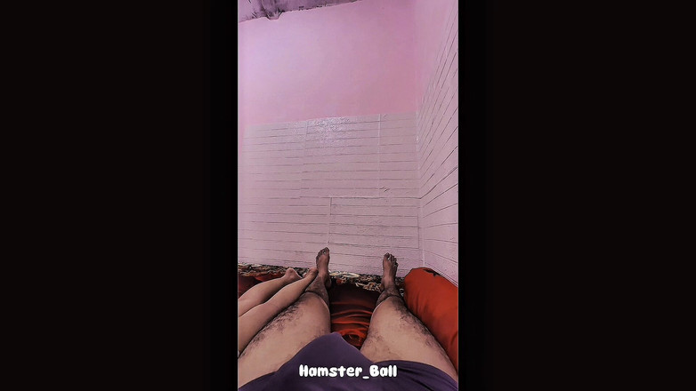 Hamster_Ball: Gadis mungil ini selingkuh pov di kamar orang tuanya