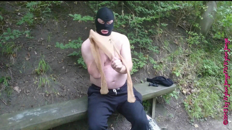 Carmen_Nylonjunge: 케이블카 산의 나일론과 마스크