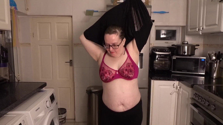 Littlevixen: Sexy Stripping legíny Top podprsenka a kalhotky v kuchyni