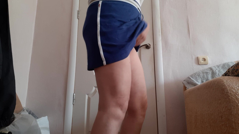 Lesbian-candys: L'insegnante MILF spudorata si masturba sporca in classe con anatomia