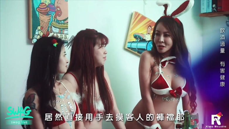 SWAG.live: Istimewa Xmas: seks gangbang sama tiga pelacur Asia di klub...