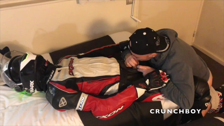 Sex humiliation with french lads: Sex-demütigung im hotel mit hetero-motorradfahrer