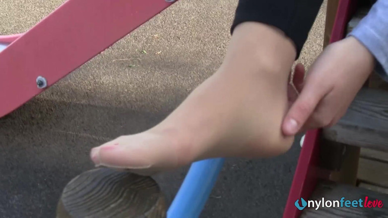 Foot Fetish HD: Christelle on the playground