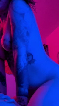 Bohyně Queening výbušné orgasmy při sezení na obličeji při jízdě na obličeji v 69 extázi