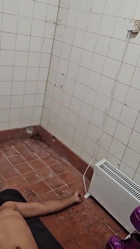 汚いトイレ小便痴女