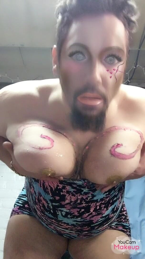 King Of Crossdress: Artsy boobs jiggling