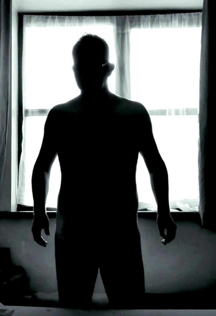 MaleModel: 裸体和撒尿和手淫与精液