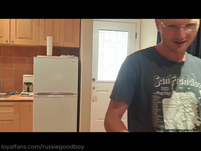 Russie Goodboy: Jay taylor holt seinen großen stiefvater-schwanz für geilen jungen raus,...