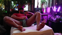 Kennie Jai: Gros plan ! Kennie Jai se branle pendant que sa coloc...