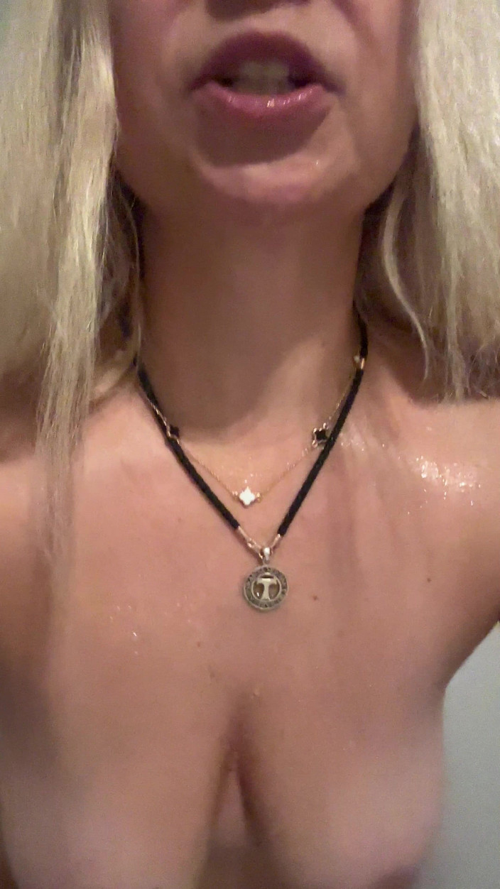 LarisaCum: I'm a Dirty Little Blonde! I Play with My Pussy...