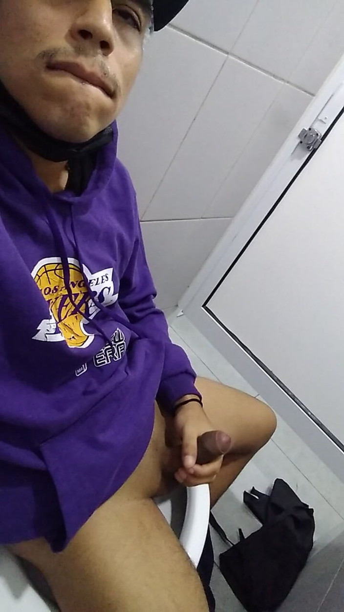 AlexAlejandro13: Unas Jaladas En Los Baños Publicos