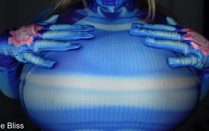 Julie Bliss: Samus Cosplay BBW Show off