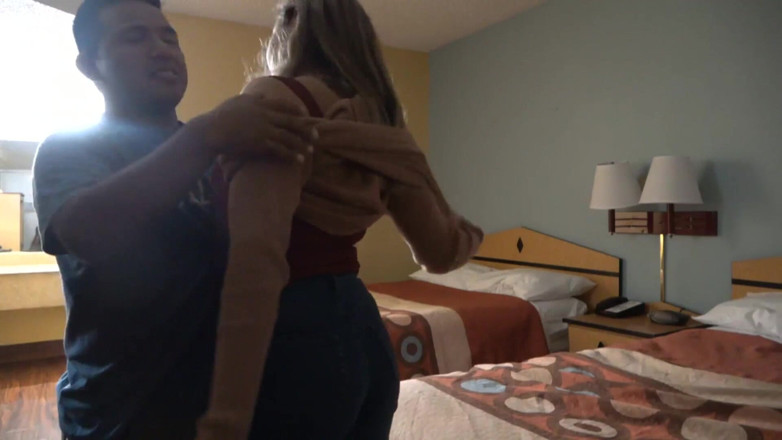 Antoniojaureugui1: 20歳のラティーナの女の子、大学生.iは彼女をファックし、私は彼女の猫の中に2回終了しました..