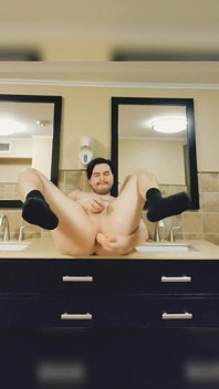 Slutclosetedfag dương vật giả đụ đít tôi trong phòng tắm