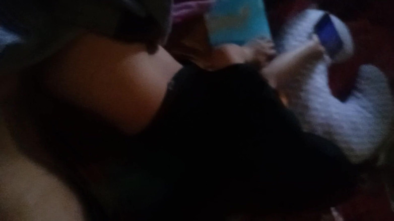 Anim: Ik lag met mijn stiefzus op het bed
