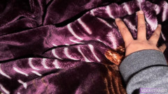 Sexxysangu: Meia-irmã quer colocar pau do meio-irmão em sua buceta molhada