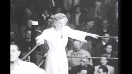 Vintage megastore: Hitam dan Putih 30-an dan Banyak Bulu