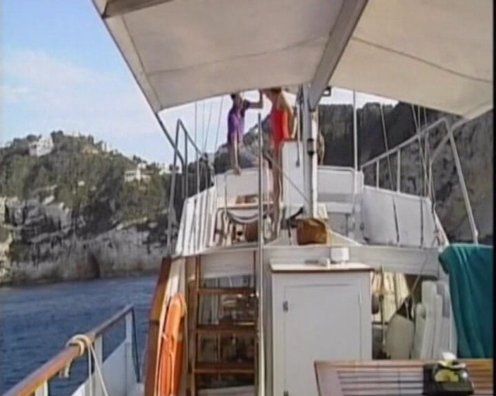 Vintage Movies XXX Best of: Tóc vàng với bộ ngực to được anh chàng đụ trên bãi...