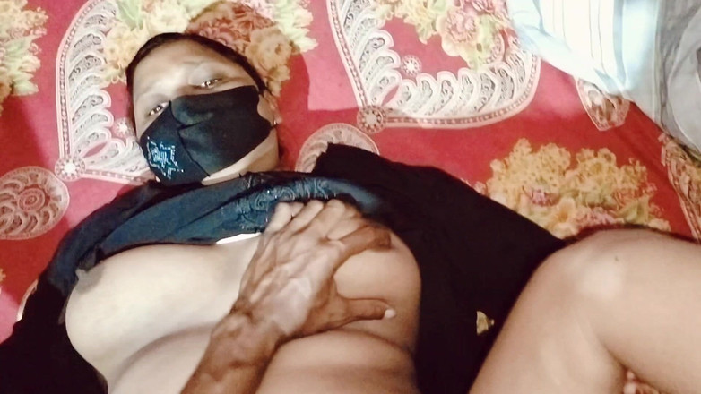 Bd-Hot-Couple: Üvey erkek kardeşim beni yalnız buldu ve sikti, sonra penisini...