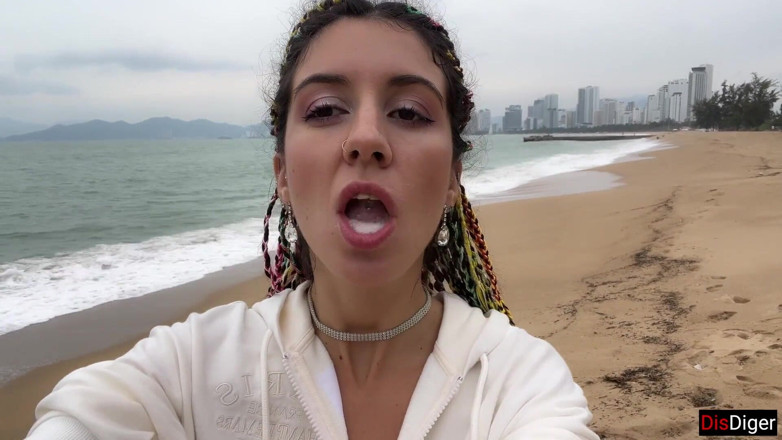 Dis Diger: Te văd cum mă masturbezi și vreau să te ajut să...