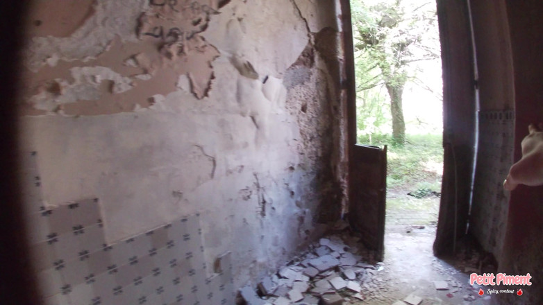 Petitpiment: Gât Adânc Și Futai În Urbex