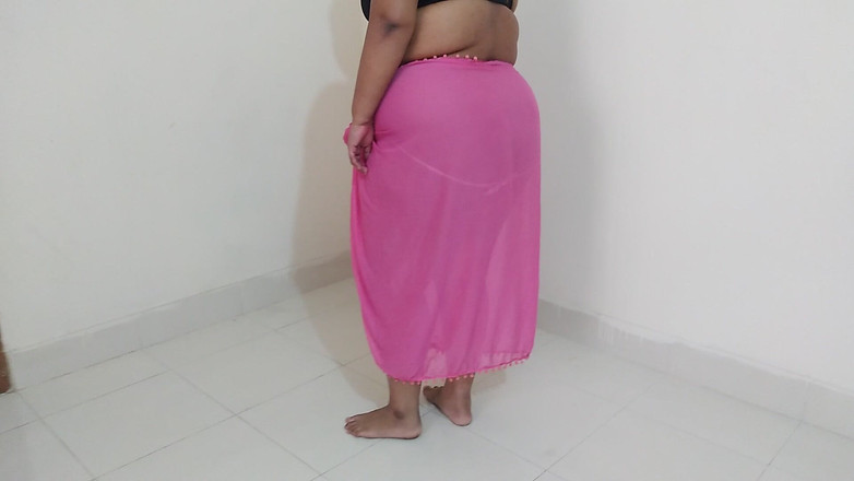 Aria Mia: Tante seksi ngentot sama pria lain sambil menyapu rumah - audio...