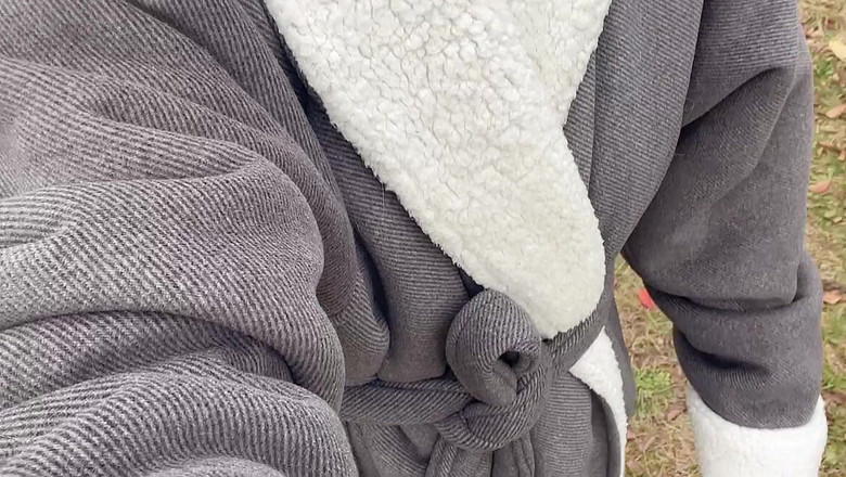 sweethanajapanese: Soğuk havada işeyen amcık hana seksi videoda ateş tankına işiyor