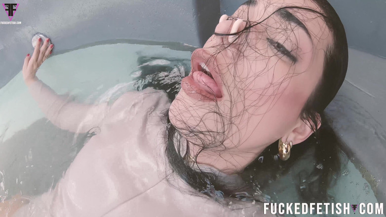 Fucked fetish: 4k - primera diosa latina Undergold Bplay - traje de agua