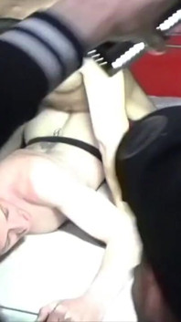 Dává zadek v zadní místnosti