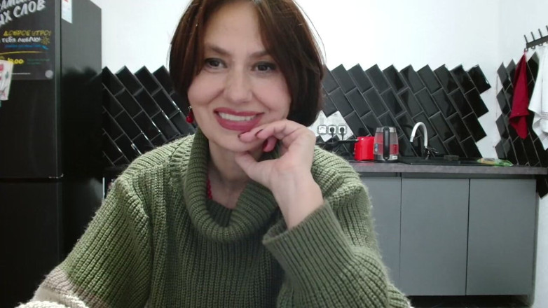 AngelaMilf: I'll Show Your Ass so That You Lick Your Fill