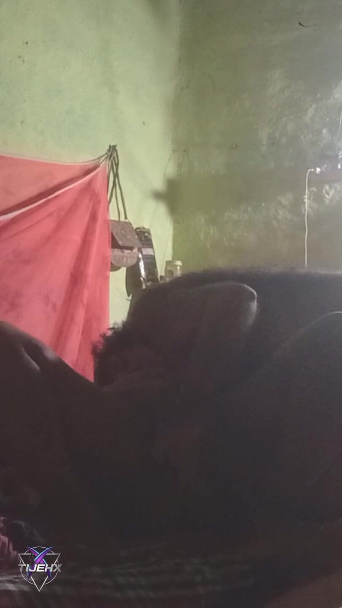 TijehX: Pembantu india asli lagi terangsang dan dientot